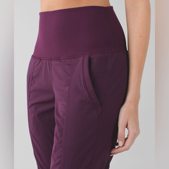 LULULEMON In Flux Crop Pants Plum 4 - Picture 3 of 11